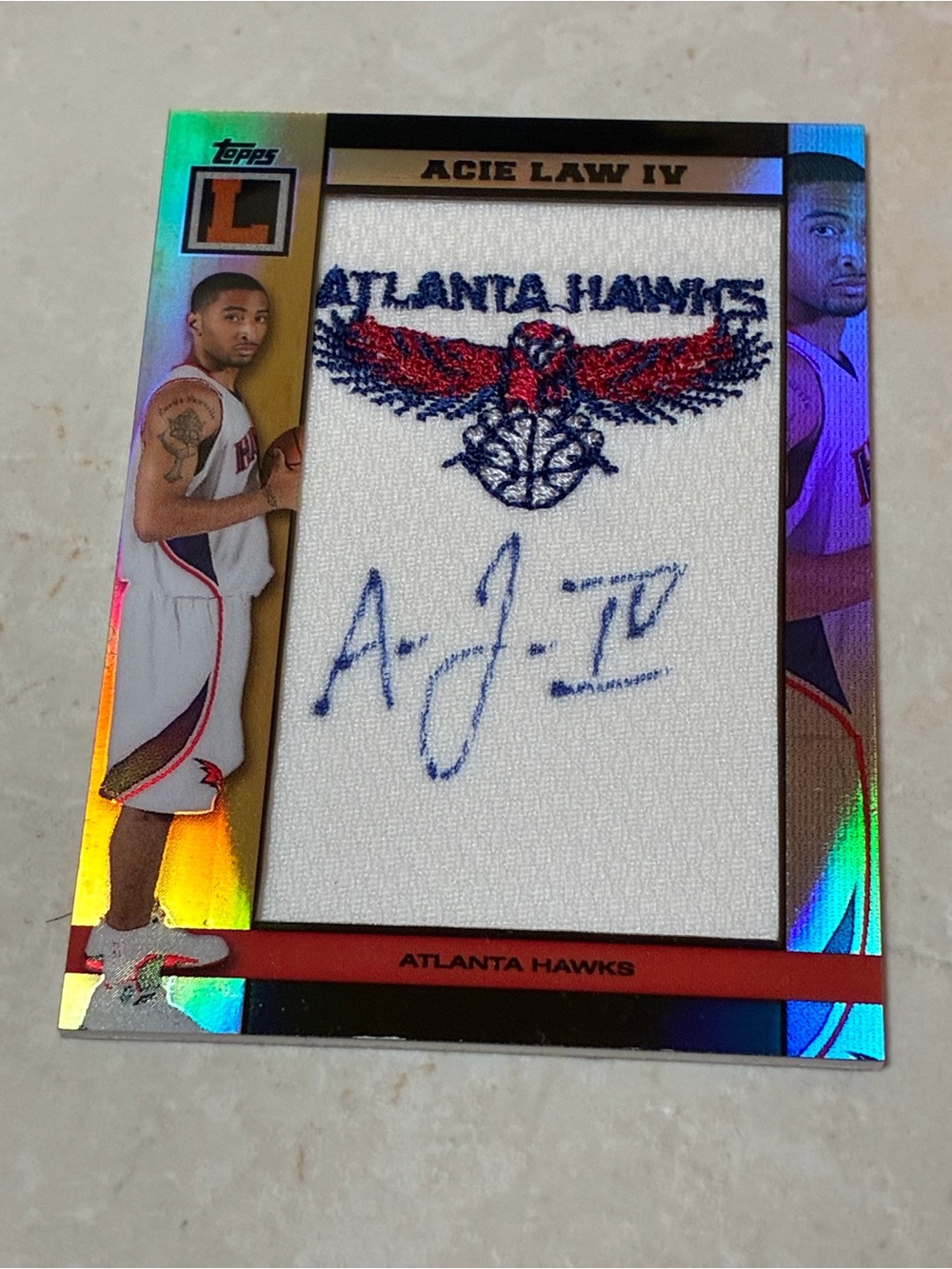 Topps Acie Law IV Atlanta Hawks Signed Patch Rookie Refractor
